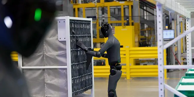 BMW implanta robô humanoide com IA na linha de montagem da fábrica nos EUA