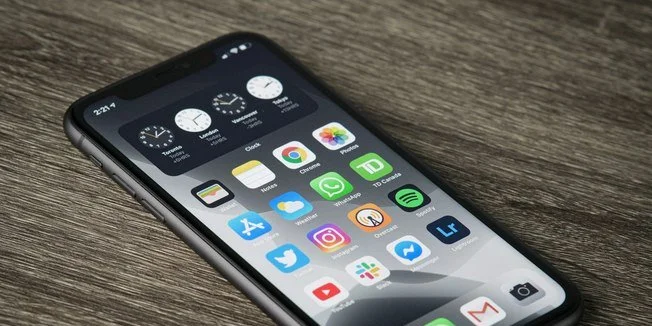 iPhone esquenta e consome bateria rápido após atualização iOS 27; Apple explica motivos